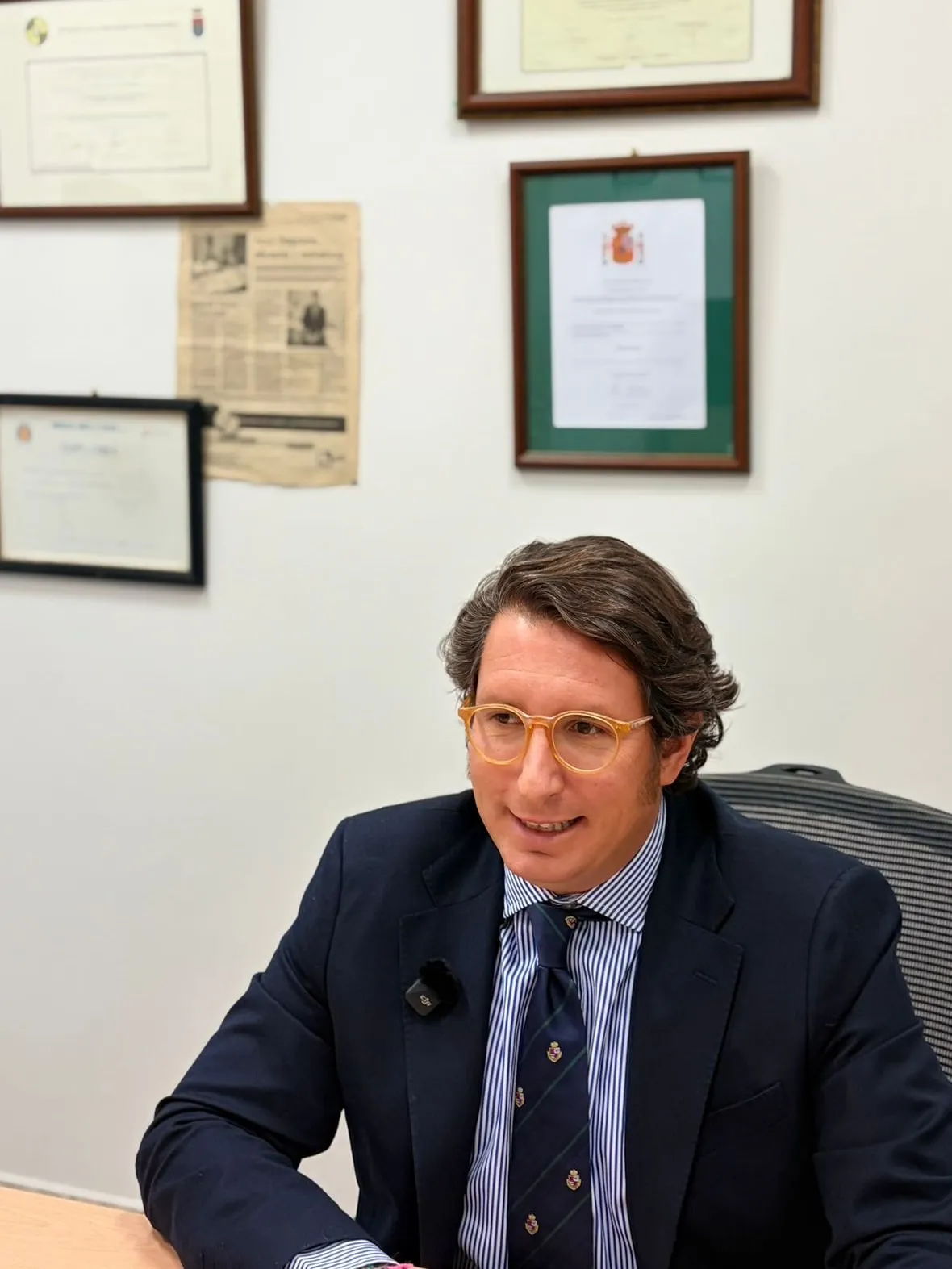 Antonio Sánchez Lozano en su despacho de Cáceres.